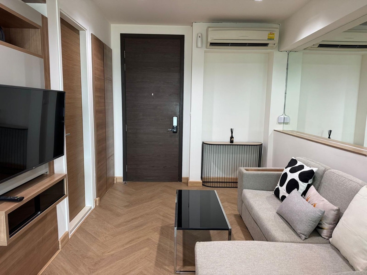 For SaleCondoSapankwai,Jatujak : Renovated Condo for Sale with Tenant | 5% Yield (Rhythm Phahol Ari)