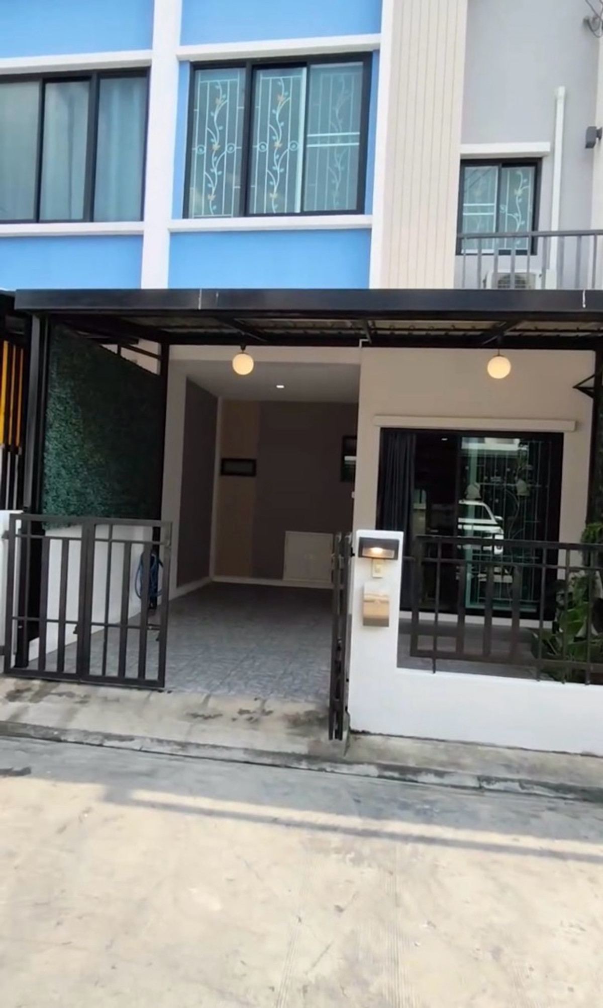 For RentTownhomeNawamin, Ramindra : 2-story townhome for rent, Recio Home Wongwaen-Ramindra. Soi Kanchanaphisek 5/3 Near Fashion Island Mall, The Promenade, Panya Indra Golf Course.