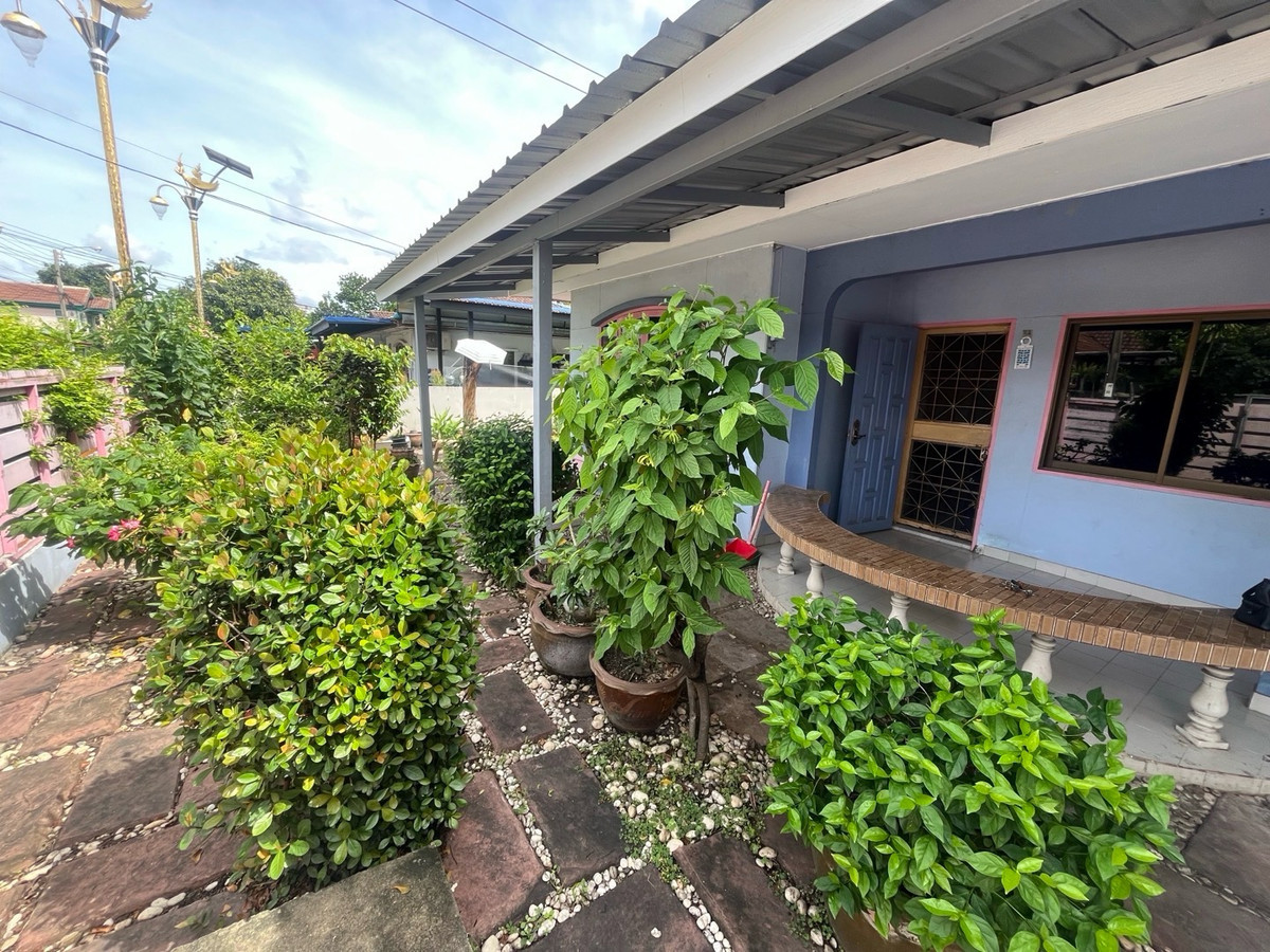 For RentHouseLadkrabang, Suwannaphum Airport : 🔥🔥 Sell/rent single house ready to move in, fully furnished 🔥🔥 📍 Soi King Kaew 41 near Suvarnabhumi Airport 🏡 Chomchuri Village 2