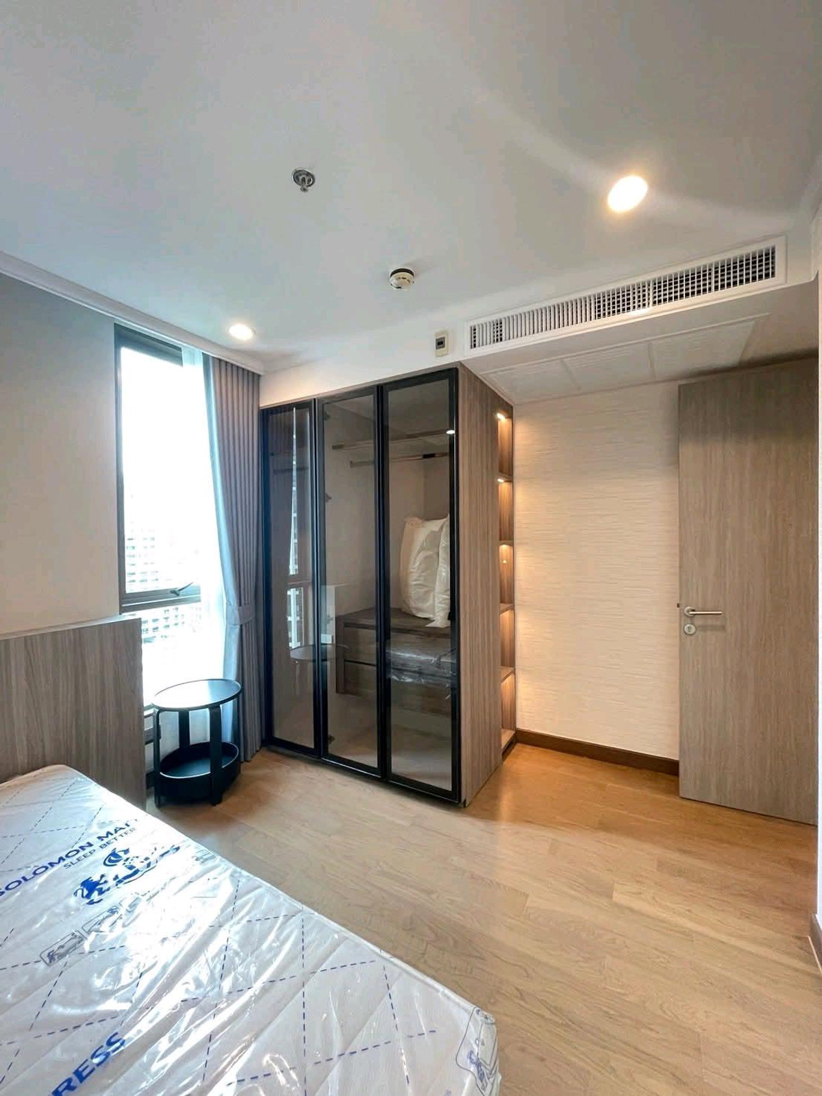 For RentCondoSukhumvit, Asoke, Thonglor : Supalai Oriental Sukhumvit39, new room for rent, nicely decorated and built-in, Soi Sukhumvit 39, near BTS Phrom Phong and MRT Phetchaburi.