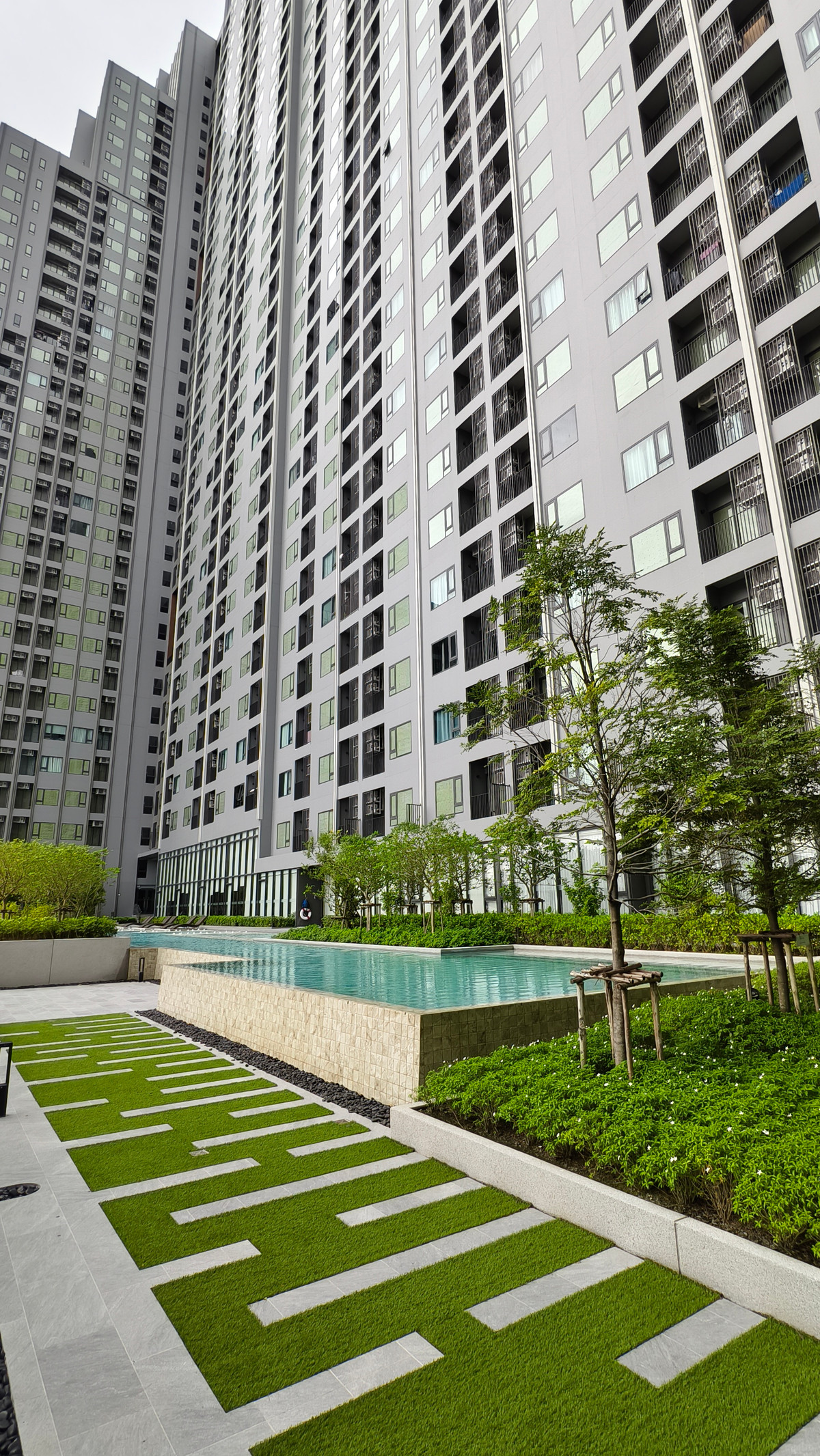 For RentCondoRamkhamhaeng, Hua Mak : The Livin Ramkhamhaeng  Brand new, unfurnished, suitable for tenants with their own furniture 8000thb