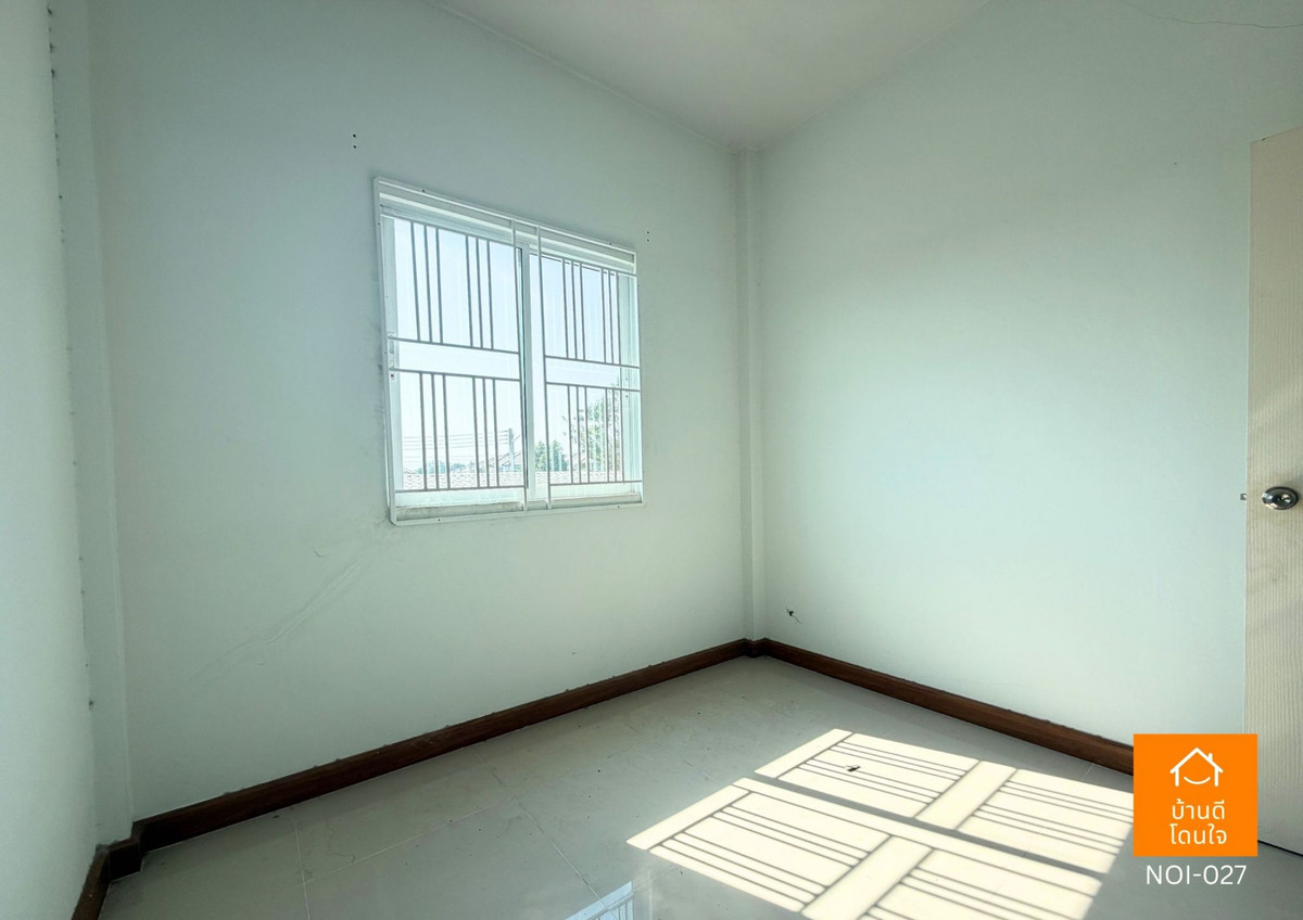 For SaleTownhomeMahachai Samut Sakhon : Selling cheapest! The Money Me Panthawong townhome, 2 floors, 20.3 sq m., 3 bedrooms, 2 bathrooms, next to the main road, beginning of the project, can be traded.