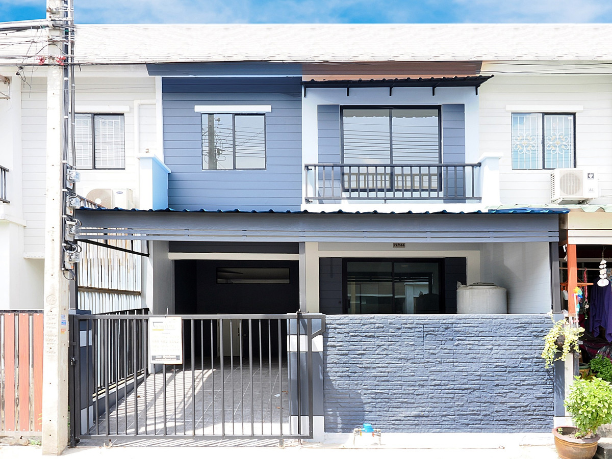 For SaleTownhomeNonthaburi, Bang Yai, Bangbuathong : Clearance Sale, huge discounts, below cost, newly renovated house, 2-story townhouse, Pruksa Village 54, Phase 2, size 17.4 sq m, 3 bedrooms, 2 bathrooms, 1 parking space, very beautiful house, good location, premium materials. Completely new. Wide usable