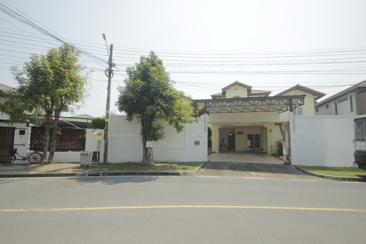 ขายบ้านพระราม 2 บางขุนเทียน : ขายด่วนบ้านเดี่ยวพระราม2 สารินซิตี้ หลังบ้านติดทะเลสาบกว้าง บรรยากาศเป็นส่วนตัวมาก บ้านรุ่นใหญ่ 305.3วา ฮวงจุ้ยบ้านดีรูปที่ดินถุงเงินถุงทอง บ้านกว้างเหมาะครอบครัวใหญ่ พร้อมเรือนรับรอง 2 ชั้นแยกต่างหาก สนามหญ้าหลังบ้านและข้างบ้านเป็นธรรมชาติ