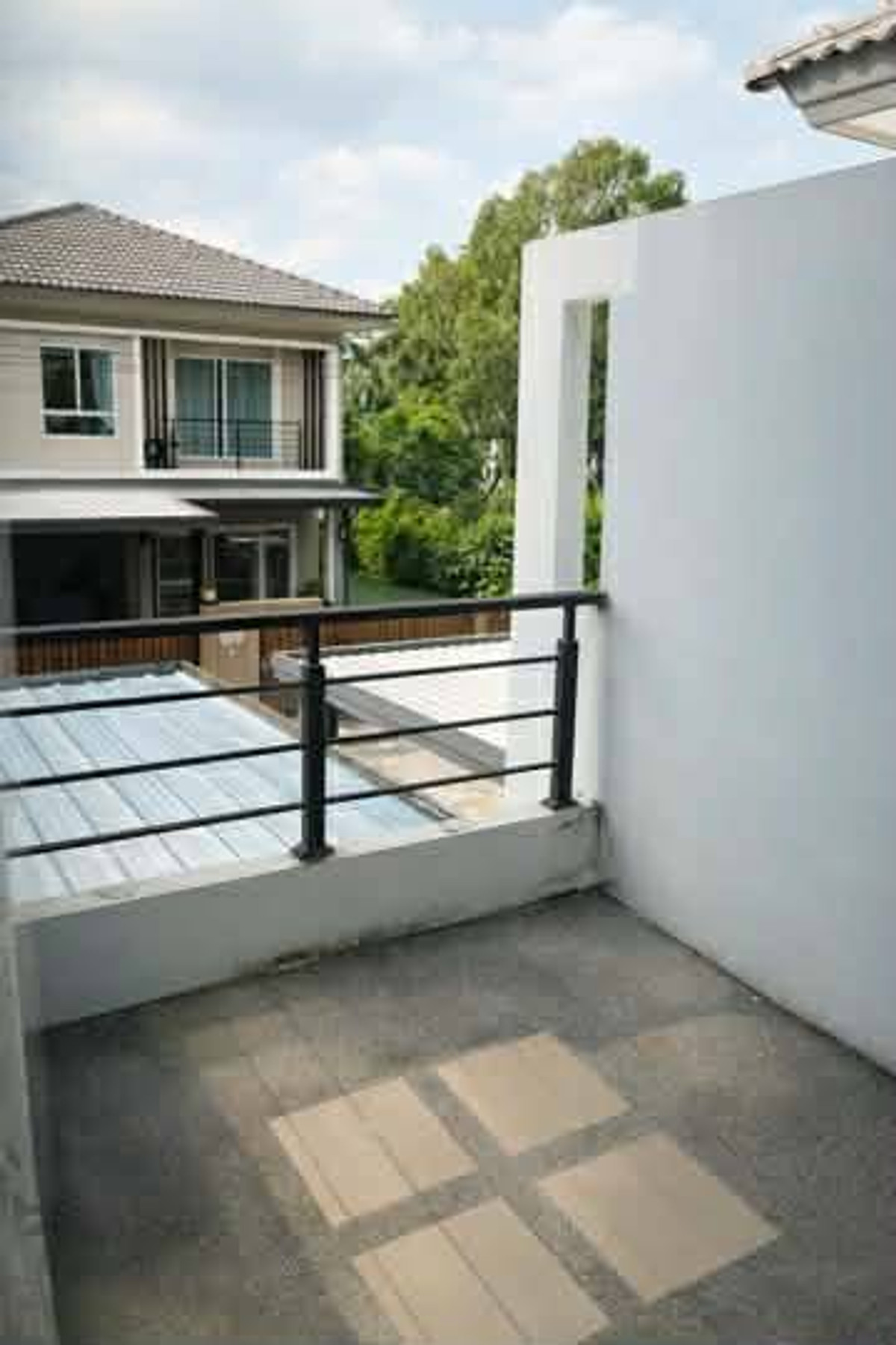 For RentSamut Prakan,Samrong : For rent, 2-story semi-detached house, The Plant Village, Thepharak, good condition, with furniture, price 25,000 baht.