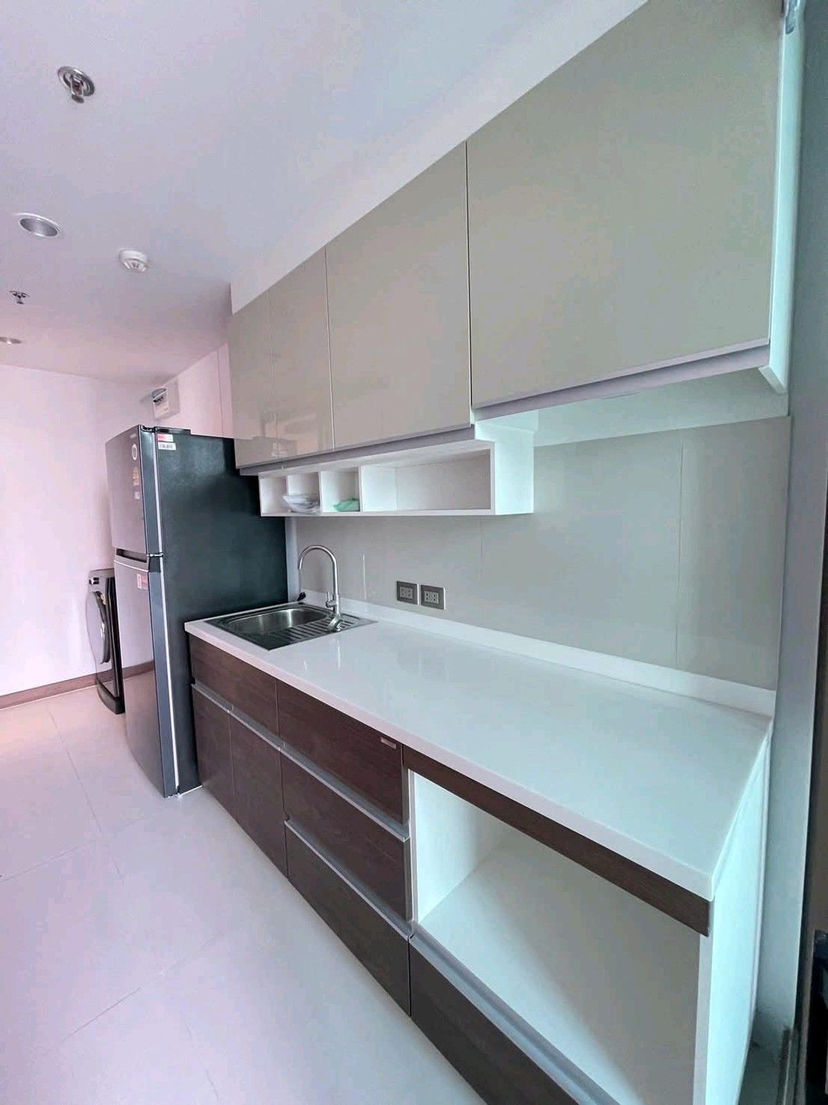 For RentCondoSukhumvit, Asoke, Thonglor : Supalai Oriental Sukhumvit39, new room for rent, nicely decorated and built-in, Soi Sukhumvit 39, near BTS Phrom Phong and MRT Phetchaburi.