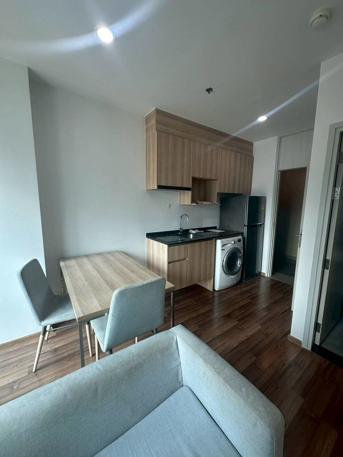 ให้เช่าคอนโดรัชดา ห้วยขวาง : ให้เช่า คอนโดใกล้MRT ศูนย์วัฒนธรรม : Noble Revolve Ratchada 2 :✨2 ห้องนอน เครื่องใช้ไฟฟ้าครบ พร้อมอยู่  