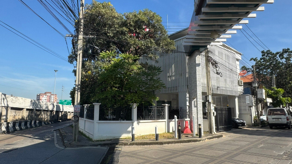 ขายโฮมออฟฟิศพระราม 5 ราชพฤกษ์ บางกรวย : ถูกสุดในย่านนี้ ขายโฮมออฟฟิศ ที่ดิน 77วา อาคาร 274 ตรม.ติดถนนกาญจนาภิเษก จอดรถได้ 3 คัน