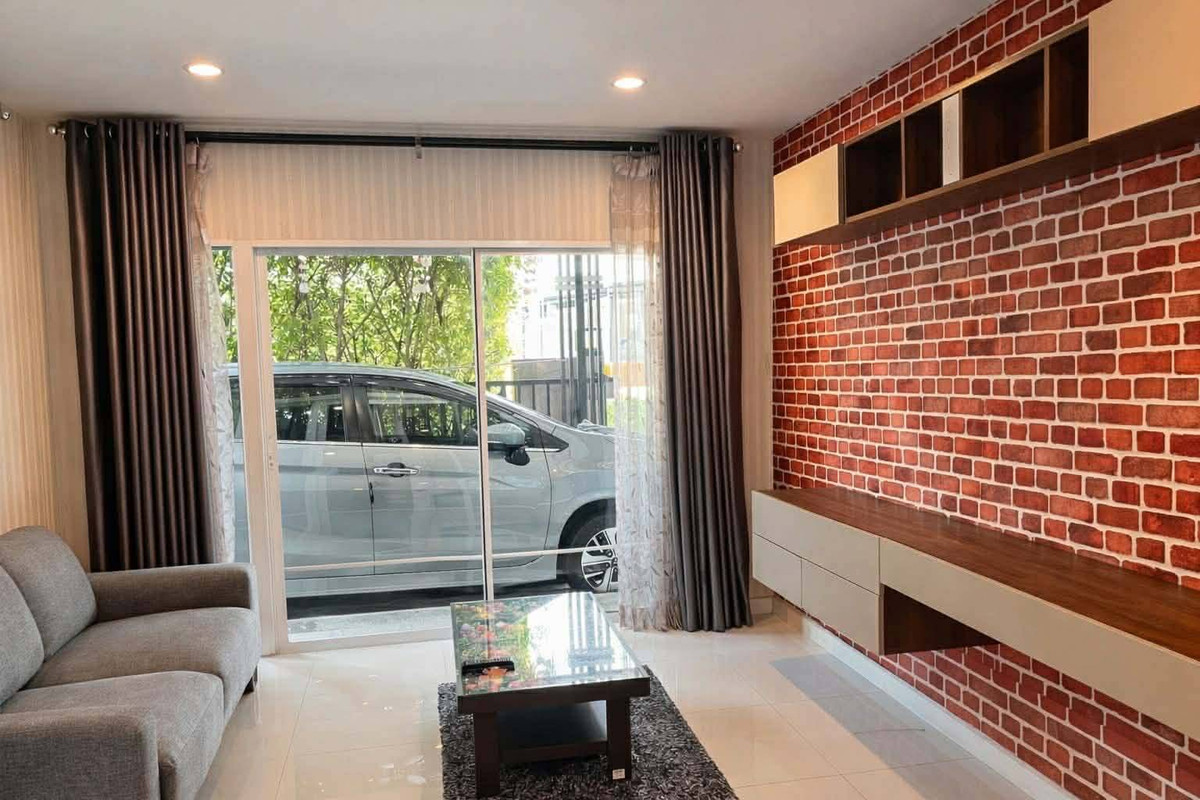 For RentSamut Prakan,Samrong : For rent, 2-story semi-detached house, The Plant Village, Thepharak, good condition, with furniture, price 25,000 baht.