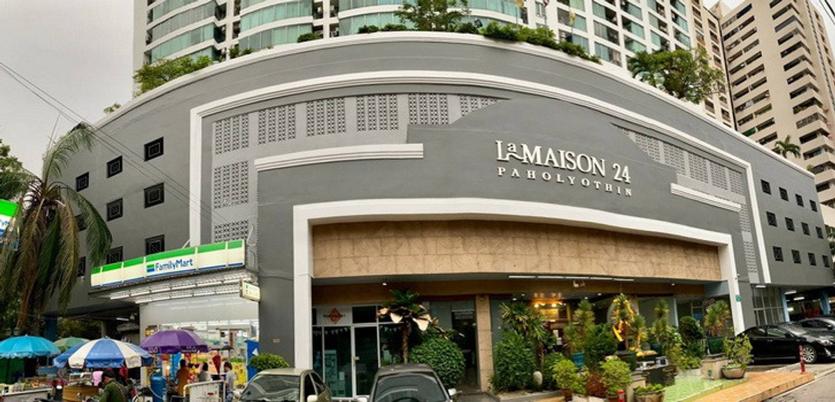 For SaleCondoKasetsart, Ratchayothin : Condo for sale, La Maison, near Central Ladprao. Private corner room, 47 sq m., near BTS and MRT stations.
