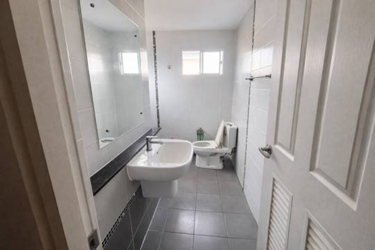 For RentSamut Prakan,Samrong : For rent, 2-story semi-detached house, The Plant Village, Thepharak, good condition, with furniture, price 25,000 baht.