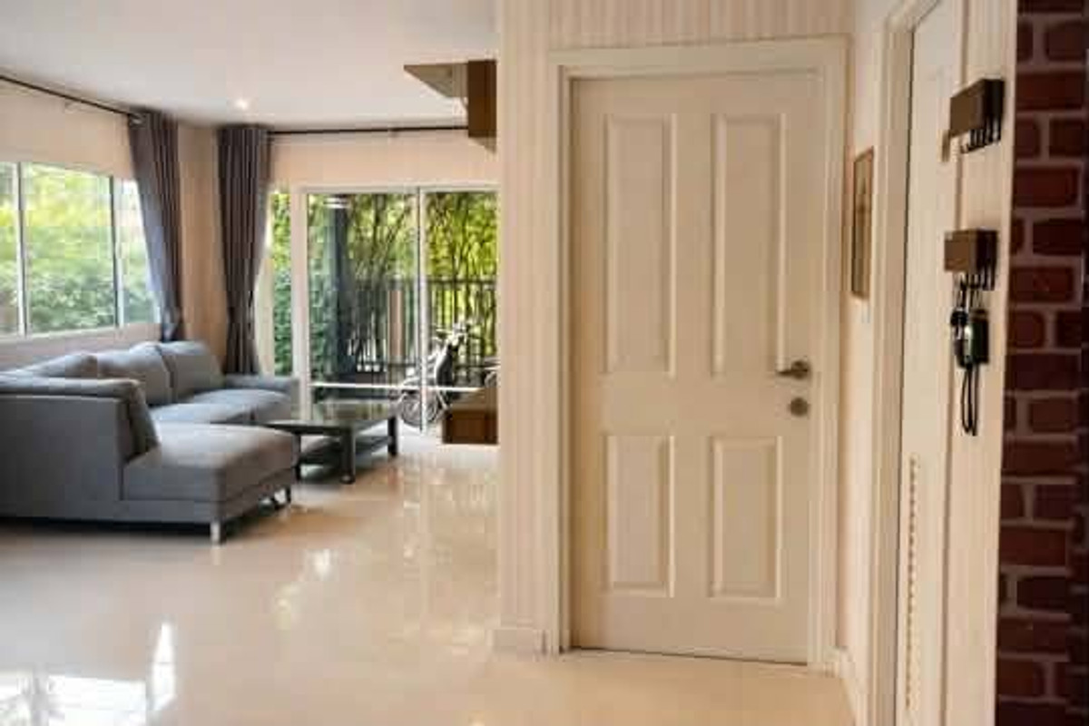 For RentSamut Prakan,Samrong : For rent, 2-story semi-detached house, The Plant Village, Thepharak, good condition, with furniture, price 25,000 baht.