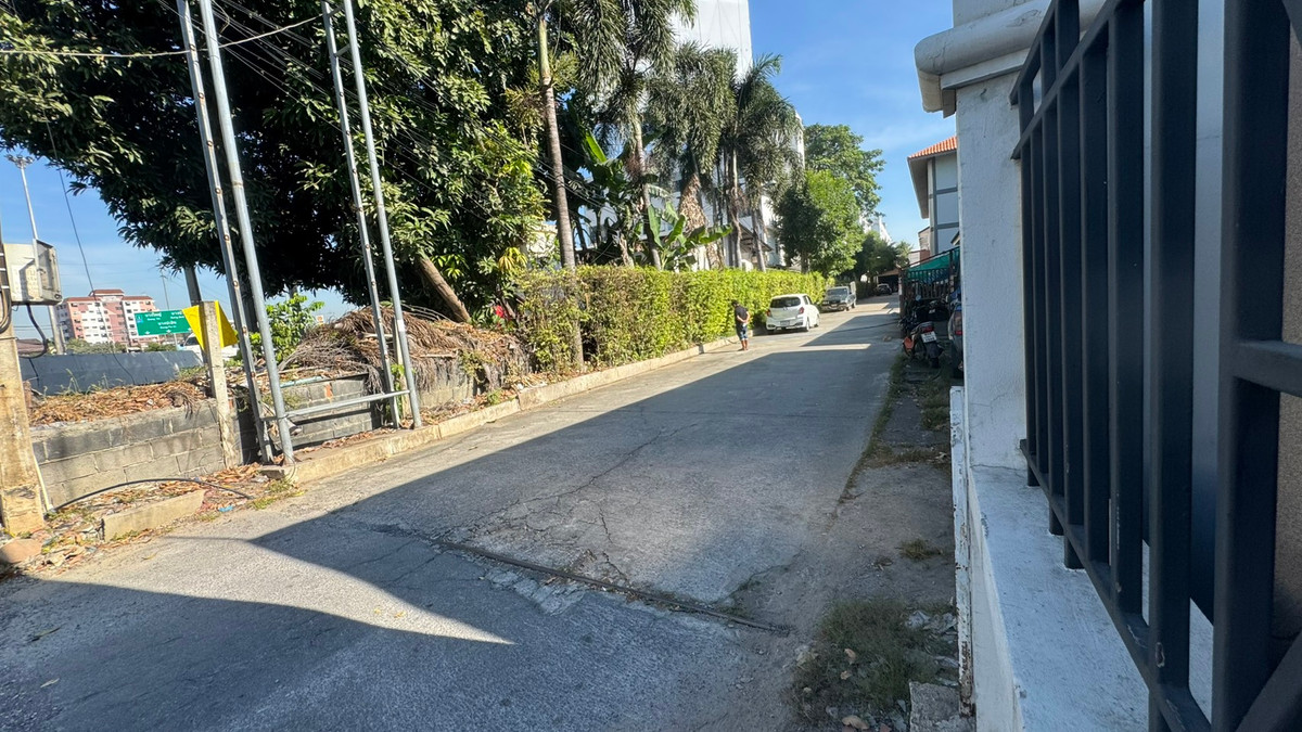 For SaleHome OfficeRama5, Ratchapruek, Bangkruai : Cheapest in this area, home office for sale, land 77 wa, building 274 sq m., next to Kanchanaphisek Road, parking for 3 cars.