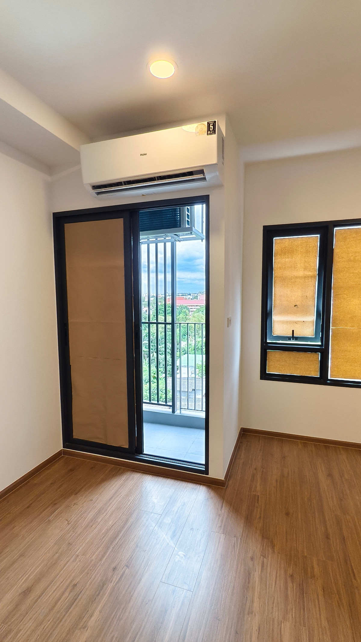 For RentCondoRamkhamhaeng, Hua Mak : The Livin Ramkhamhaeng  Brand new, unfurnished, suitable for tenants with their own furniture 8000thb