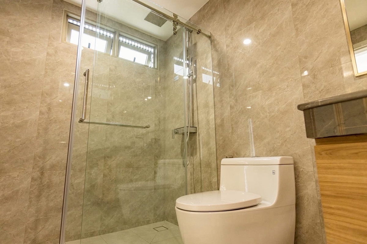 บ้านเกษตร นวมินทร์ ลาดปลาเค้า : พูลวิลล่า 4 ชั้น โครงการ SYMMETRY เกษตร–นวมินทร์  ที่ดิน 45 ตร.ว พื้นที่ใช้สอย 410 ตร.ม พร้อมลิฟต์ส่วนตัว ราคา 29,900,000 บาท หรือเช่า 270,000 บาทต่อเดือน