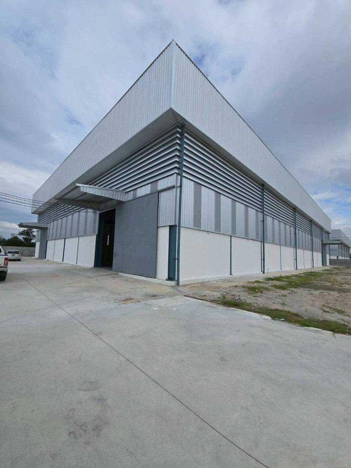For SaleWarehousePattaya, Bangsaen, Chonburi : Warehouse for Sale, yellow zone, 2490 sq m, 6 rai 1 ngan 48 sq wah, near U-Tapao Airport.