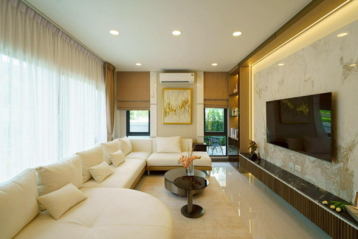 For SaleHouseBangna, Bearing, Lasalle : 🏡 Luxury Living — Large detached house in the heart of Bangna, private pool villa 🌊 @The City Bangna 🌳 usable area 351 sq m, land 86.7 sq m.