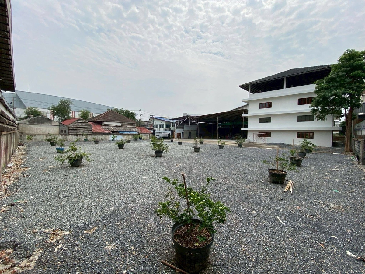 For RentWarehouseBangna, Bearing, Lasalle : 🔥🔥🔥 Warehouse for rent with office #NearCentralBangna #Lotsofspace #Locationnearthecity  🏢