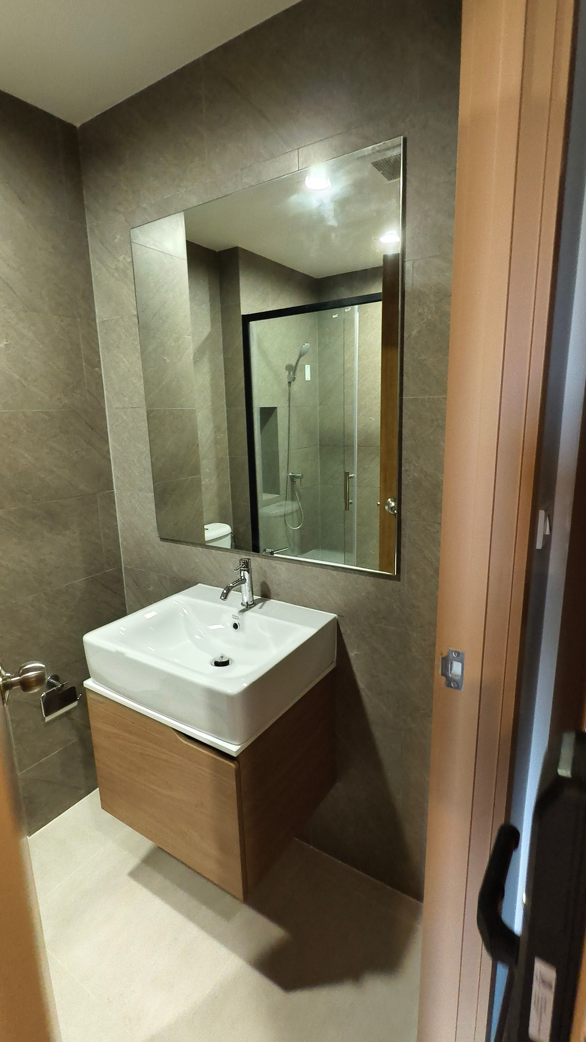 For RentCondoRamkhamhaeng, Hua Mak : The Livin Ramkhamhaeng  Brand new, unfurnished, suitable for tenants with their own furniture 8000thb