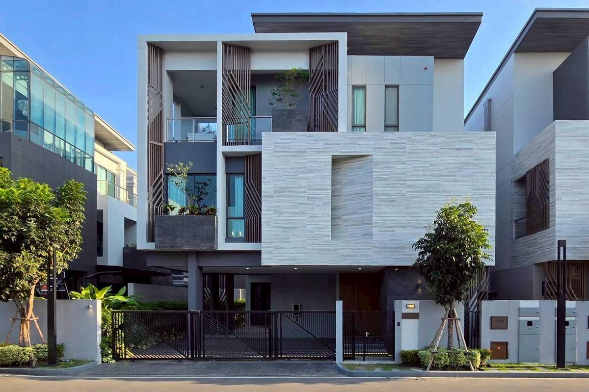 ให้เช่าบ้านพัฒนาการ ศรีนครินทร์ : P0567/ให้เช่า The Gentry วิลล่าหรู 3 ชั้น โครงการใหม่ ใกล้ทองหล่อ เพียง 5 กม. เฟอร์ครบ พร้อมอยู่ ใกล้ Clubhouse