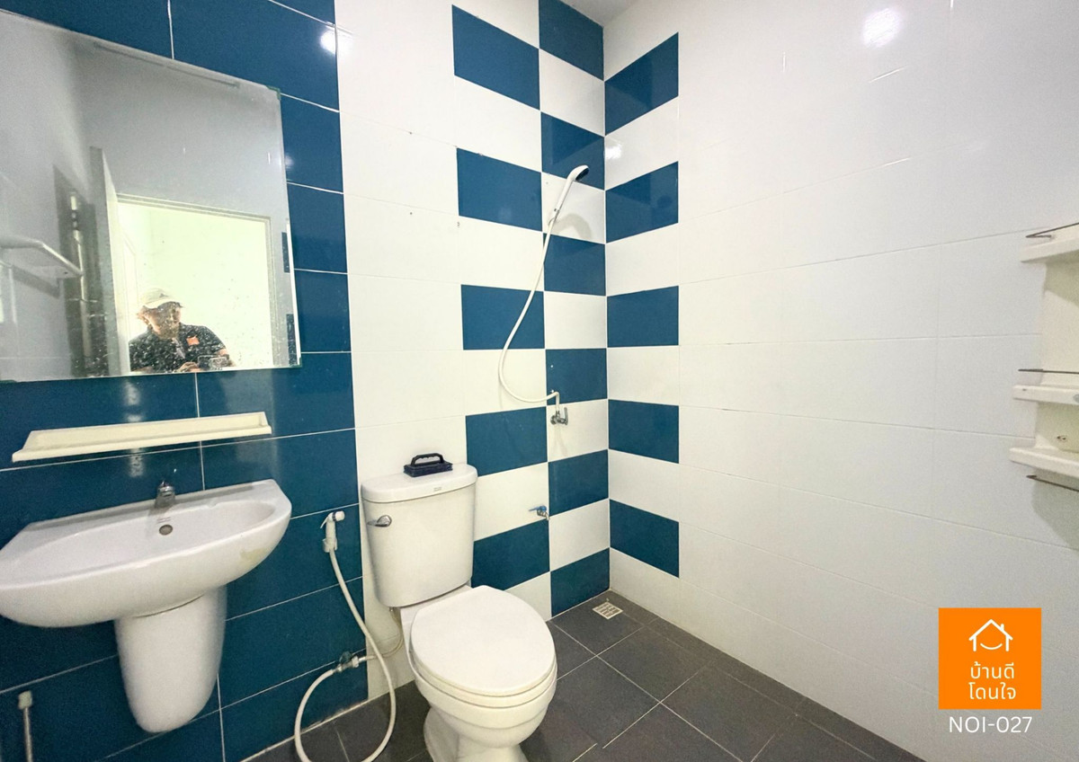 For SaleTownhomeMahachai Samut Sakhon : Selling cheapest! The Money Me Panthawong townhome, 2 floors, 20.3 sq m., 3 bedrooms, 2 bathrooms, next to the main road, beginning of the project, can be traded.