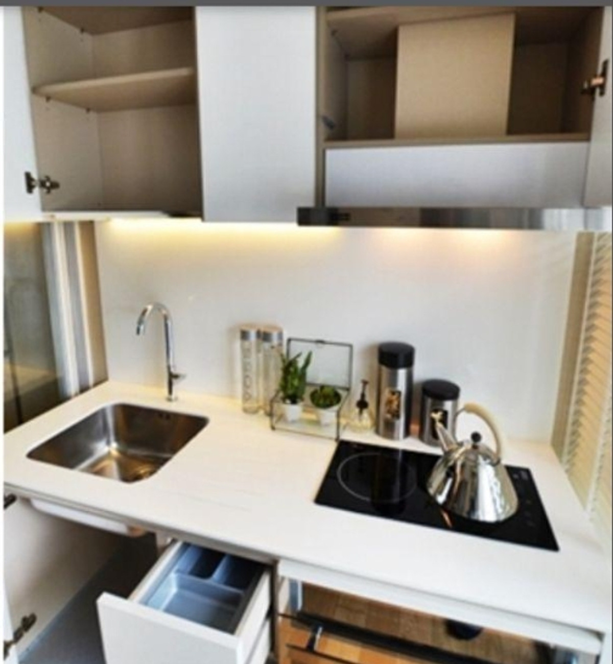 For RentCondoLadprao, Central Ladprao : The Saint Residences Lat Phrao Intersection 200 meters MRT-Phahon Yothin & BTS Central Ladprao