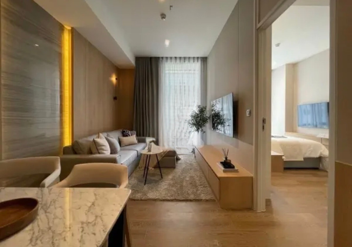 คอนโดวิทยุ ชิดลม หลังสวน : SL035/ขาย / ให้เช่า MUNIQ Langsuan คอนโดหรูติดสวนลุม ห้องใหม่แต่งครบ พร้อม Sky Lounge วิวสวน