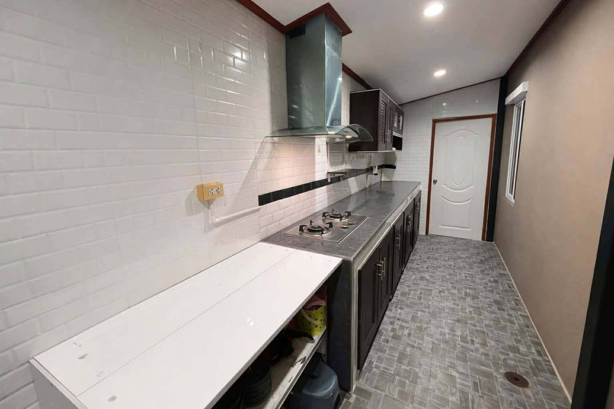 For RentSamut Prakan,Samrong : For rent, 2-story semi-detached house, The Plant Village, Thepharak, good condition, with furniture, price 25,000 baht.