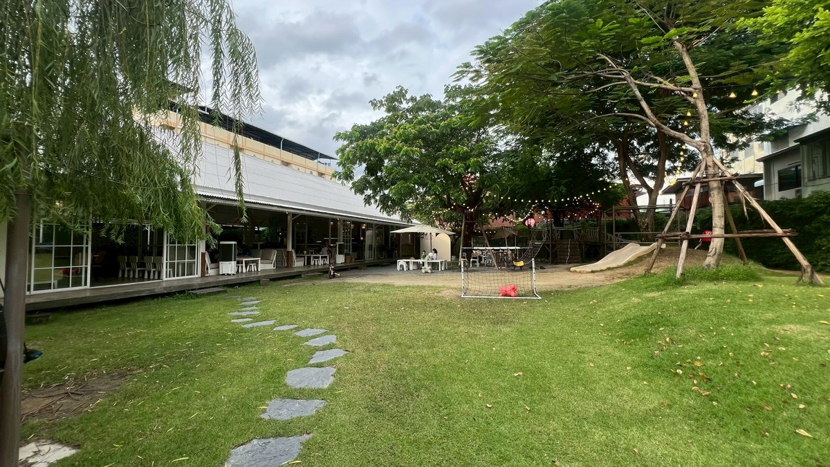 ขายที่ดินพระราม 3 สาธุประดิษฐ์ : ขายที่ดินพร้อมคาเฟ่ เนื้อที่ 347ตารางวา ทำเลพระราม 3 ซอย 77 ใกล้ถนนพระราม 3 150 ม. ใกล้เซ็นทรัลพระราม 3 ใกล้แม่น้ำเจ้าพระยา  ใกล้BTS ช่องนนทรี / ศาลาแดง  ใกล้MRT ลุมพินี / คลองเตย