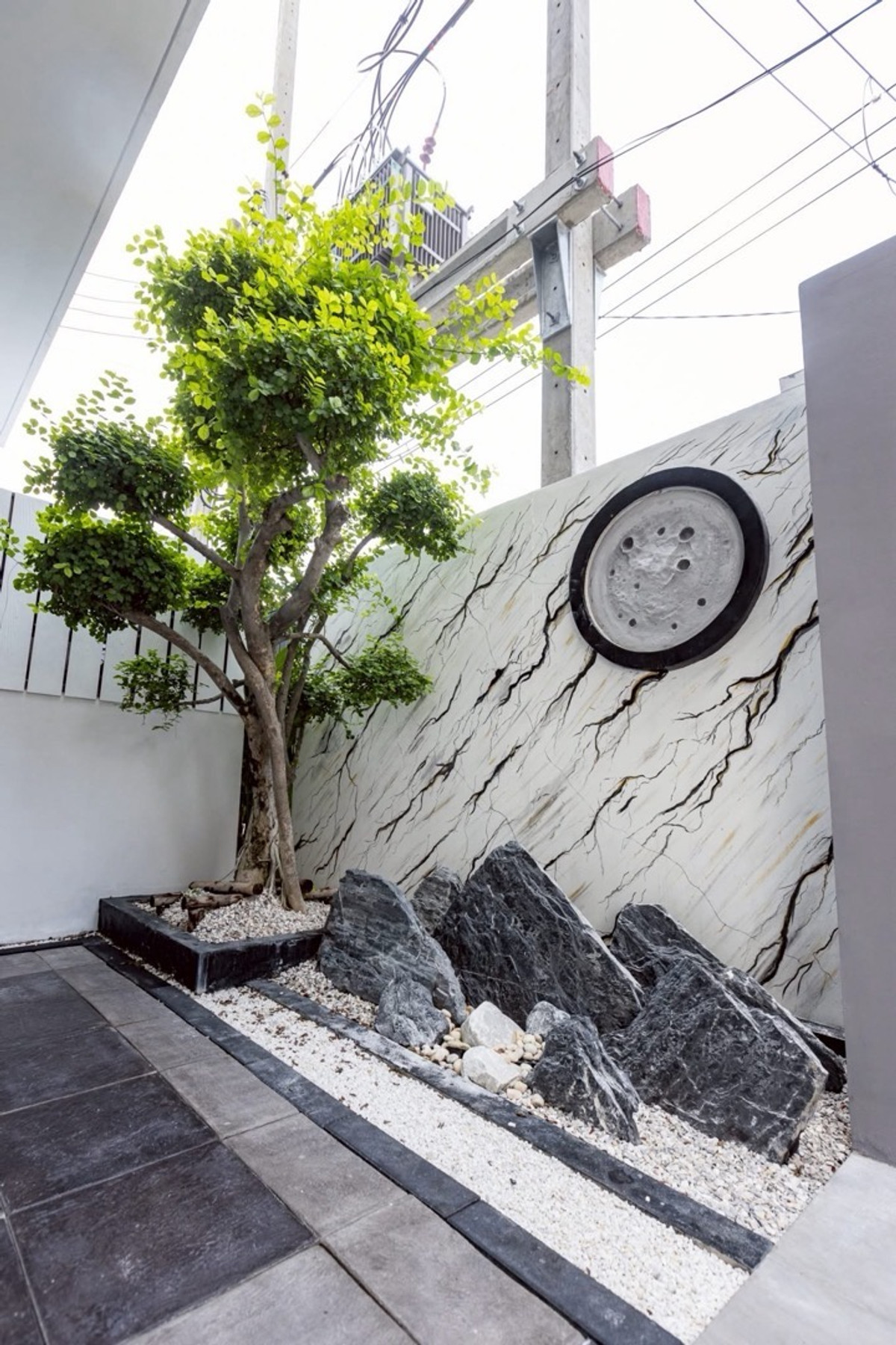 บ้านเกษตร นวมินทร์ ลาดปลาเค้า : พูลวิลล่า 4 ชั้น โครงการ SYMMETRY เกษตร–นวมินทร์  ที่ดิน 45 ตร.ว พื้นที่ใช้สอย 410 ตร.ม พร้อมลิฟต์ส่วนตัว ราคา 29,900,000 บาท หรือเช่า 270,000 บาทต่อเดือน