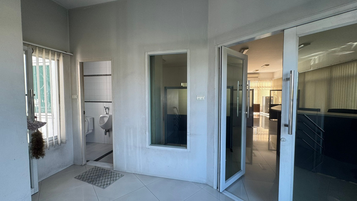 For SaleHome OfficeRama5, Ratchapruek, Bangkruai : Cheapest in this area, home office for sale, land 77 wa, building 274 sq m., next to Kanchanaphisek Road, parking for 3 cars.