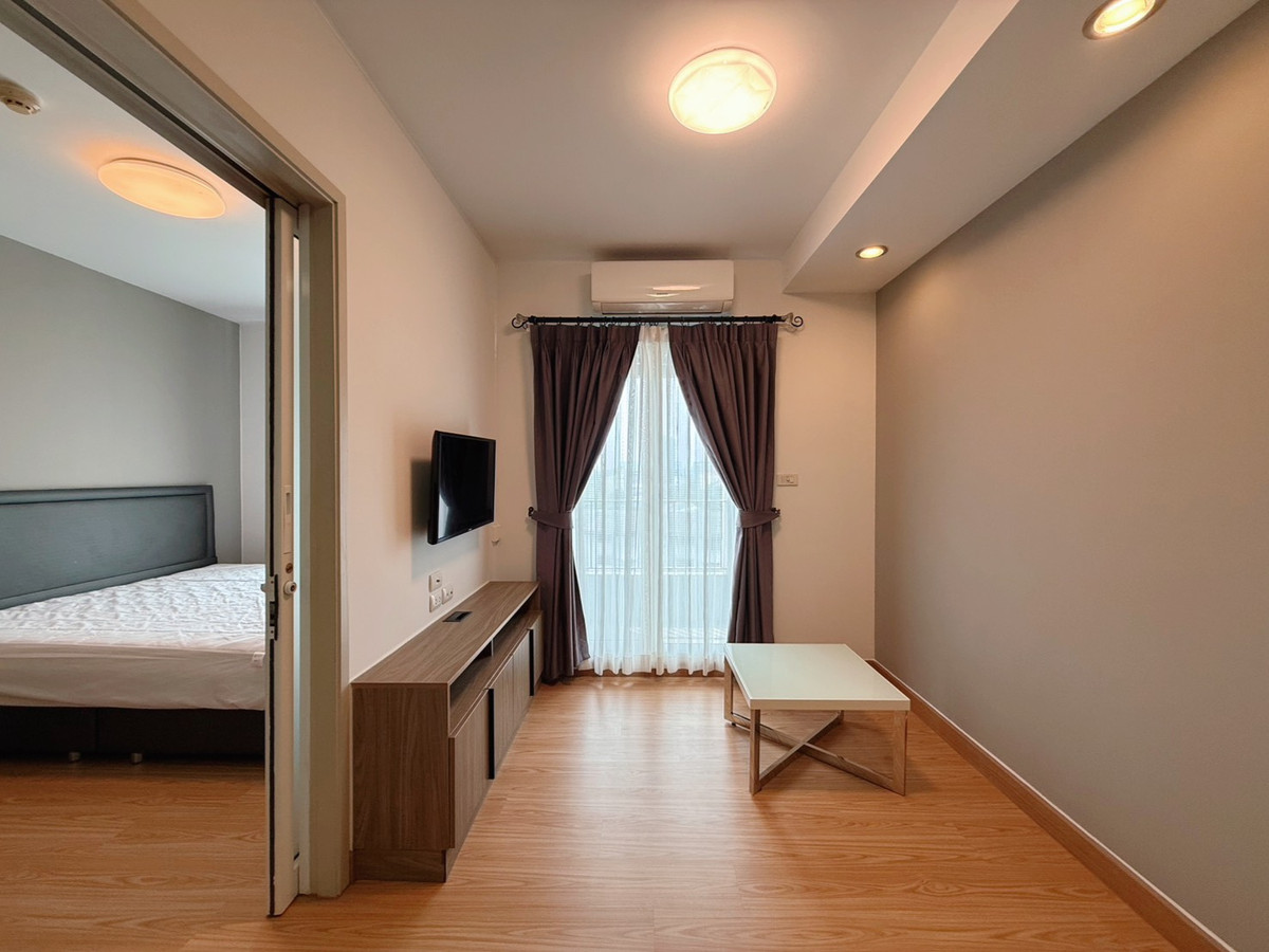 For SaleCondoKasetsart, Ratchayothin : Condo for sale, Chapter One The Campus Kaset, Chapter One The Campus Kaset, near Kasetsart University, Bang Khen 200 meters and near BTS Senanikom Station 100 meters.