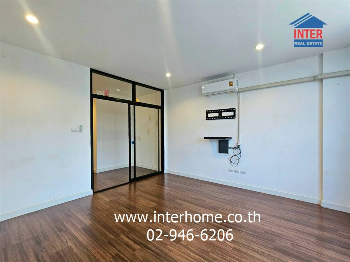 ขายอาคารพาณิชย์นวมินทร์ รามอินทรา : อาคารพาณิชย์ 4 ชั้น 26.6 ตร.ว. หมู่บ้านเดอะรักษ์ รามอินทรา 65 ใกล้ตลาดถนมมิตร ซอยรามอินทรา65 ถนนรามอินทรา ถนนซอยรามอินทรา65 เขตบางเขน กรุงเทพมหานคร