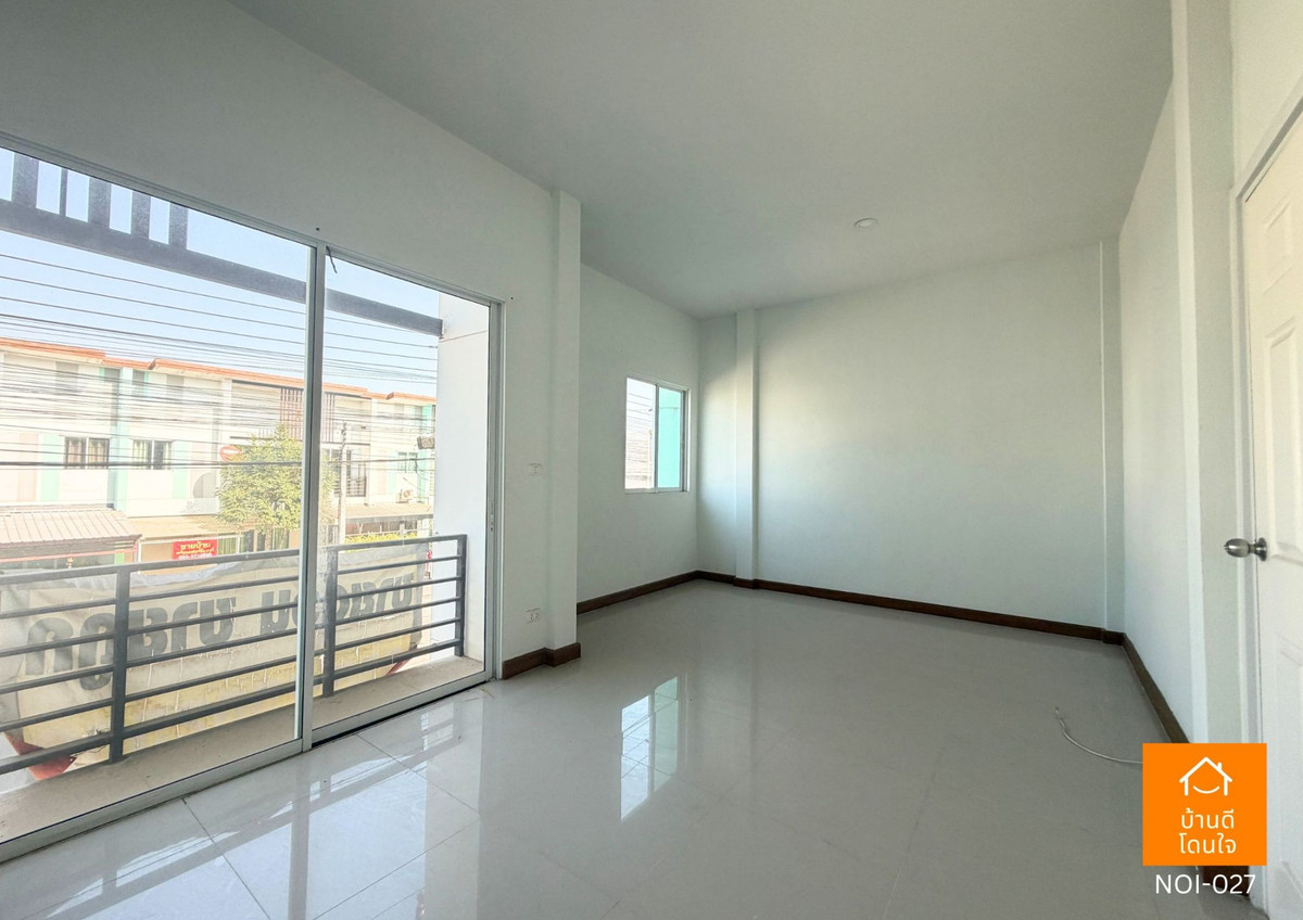 For SaleTownhomeMahachai Samut Sakhon : Selling cheapest! The Money Me Panthawong townhome, 2 floors, 20.3 sq m., 3 bedrooms, 2 bathrooms, next to the main road, beginning of the project, can be traded.