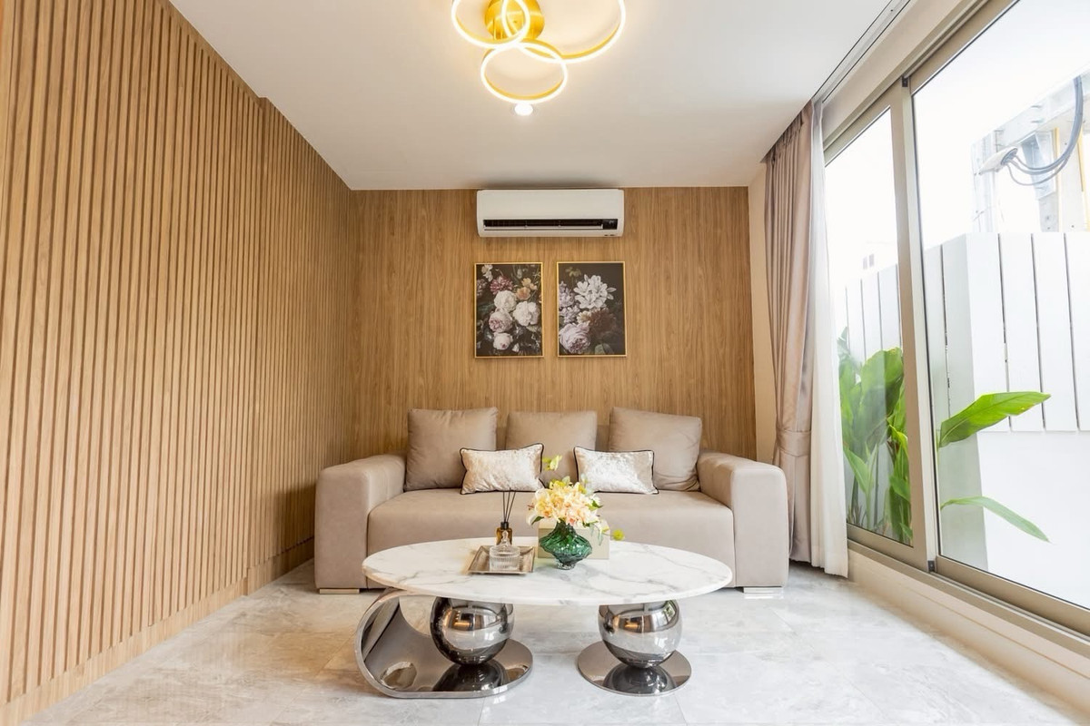 บ้านเกษตร นวมินทร์ ลาดปลาเค้า : พูลวิลล่า 4 ชั้น โครงการ SYMMETRY เกษตร–นวมินทร์  ที่ดิน 45 ตร.ว พื้นที่ใช้สอย 410 ตร.ม พร้อมลิฟต์ส่วนตัว ราคา 29,900,000 บาท หรือเช่า 270,000 บาทต่อเดือน