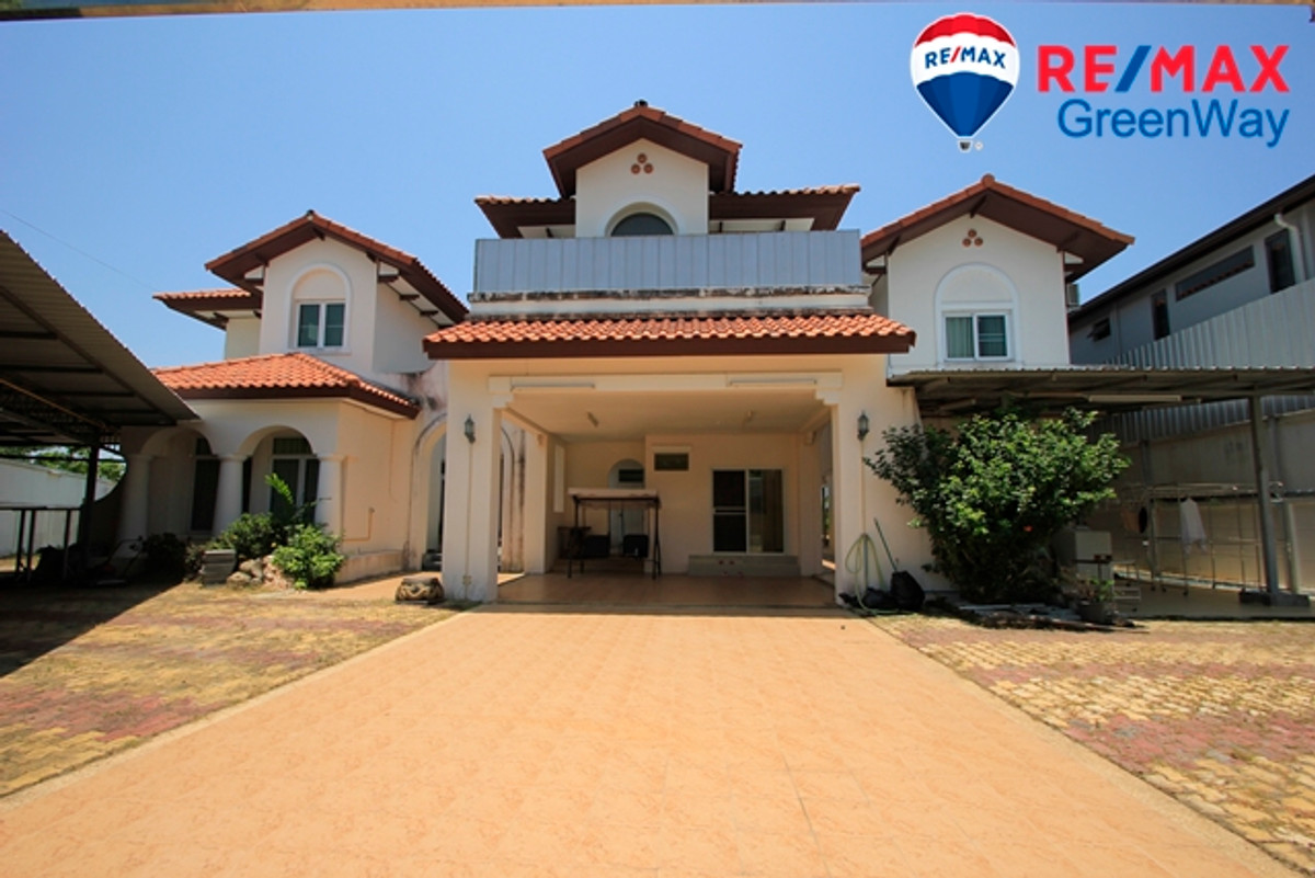 ขายบ้านพระราม 2 บางขุนเทียน : ขายด่วนบ้านเดี่ยวพระราม2 สารินซิตี้ หลังบ้านติดทะเลสาบกว้าง บรรยากาศเป็นส่วนตัวมาก บ้านรุ่นใหญ่ 305.3วา ฮวงจุ้ยบ้านดีรูปที่ดินถุงเงินถุงทอง บ้านกว้างเหมาะครอบครัวใหญ่ พร้อมเรือนรับรอง 2 ชั้นแยกต่างหาก สนามหญ้าหลังบ้านและข้างบ้านเป็นธรรมชาติ