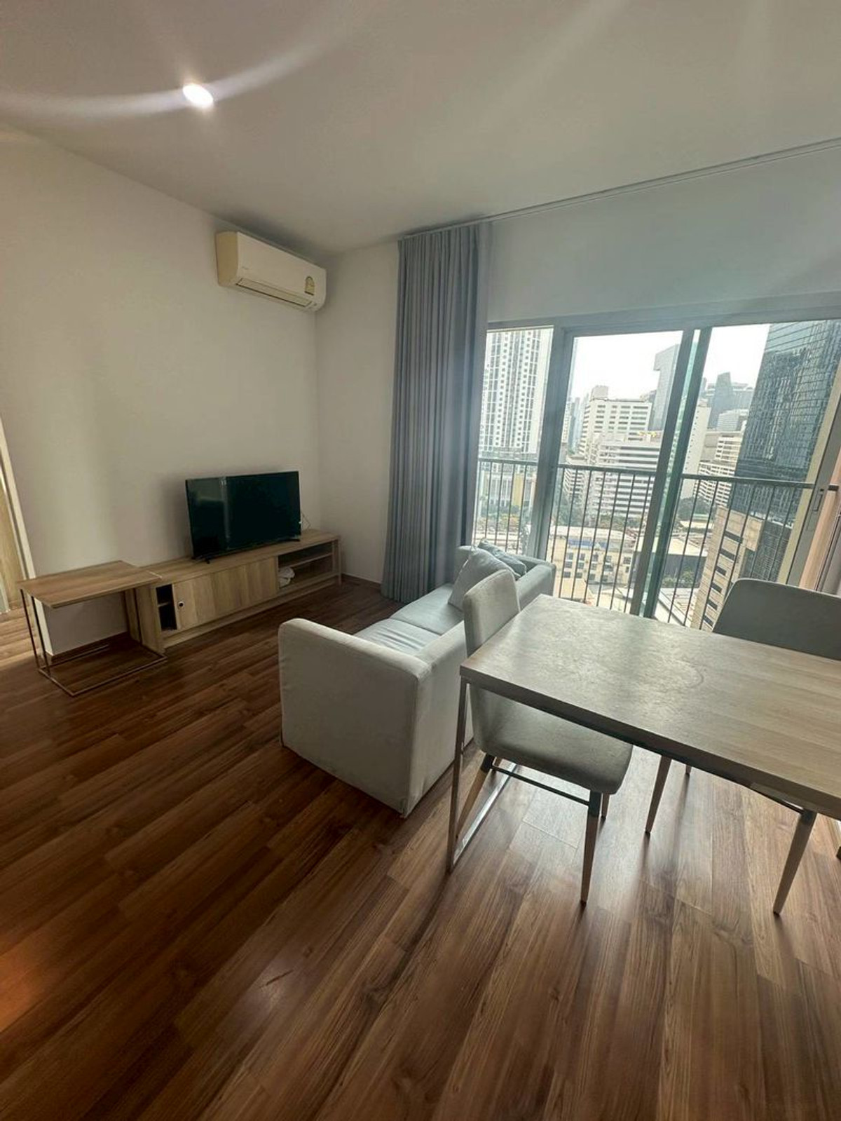 ให้เช่าคอนโดรัชดา ห้วยขวาง : ให้เช่า คอนโดใกล้MRT ศูนย์วัฒนธรรม : Noble Revolve Ratchada 2 :✨2 ห้องนอน เครื่องใช้ไฟฟ้าครบ พร้อมอยู่  