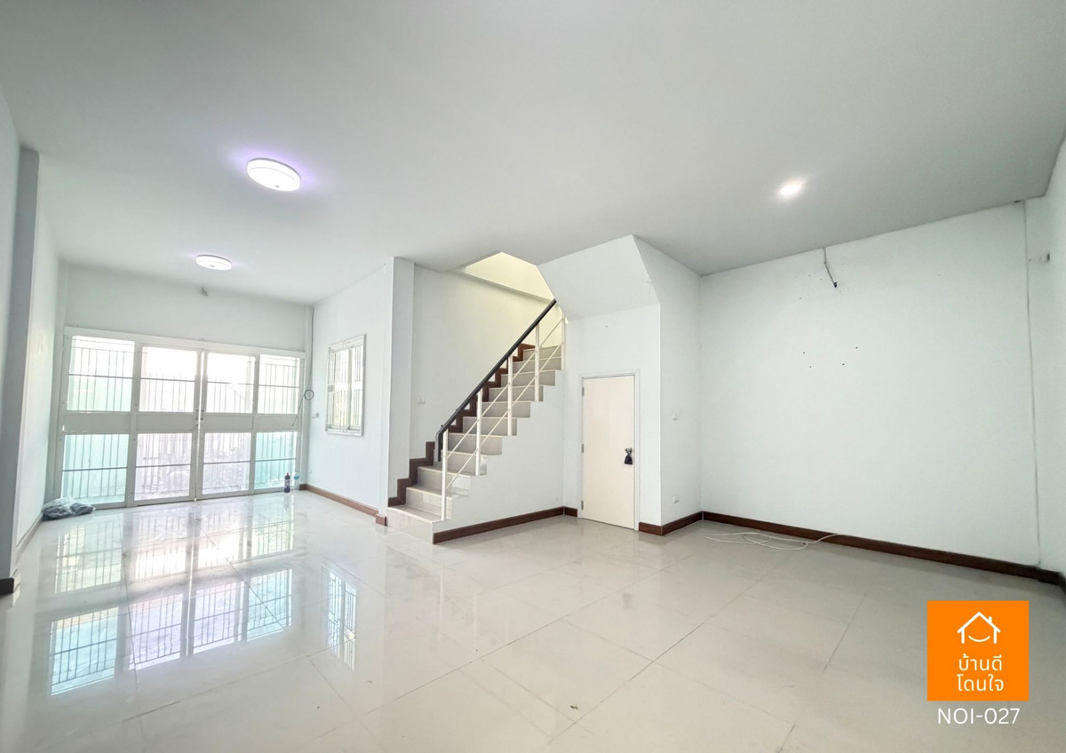 For SaleTownhomeMahachai Samut Sakhon : Selling cheapest! The Money Me Panthawong townhome, 2 floors, 20.3 sq m., 3 bedrooms, 2 bathrooms, next to the main road, beginning of the project, can be traded.