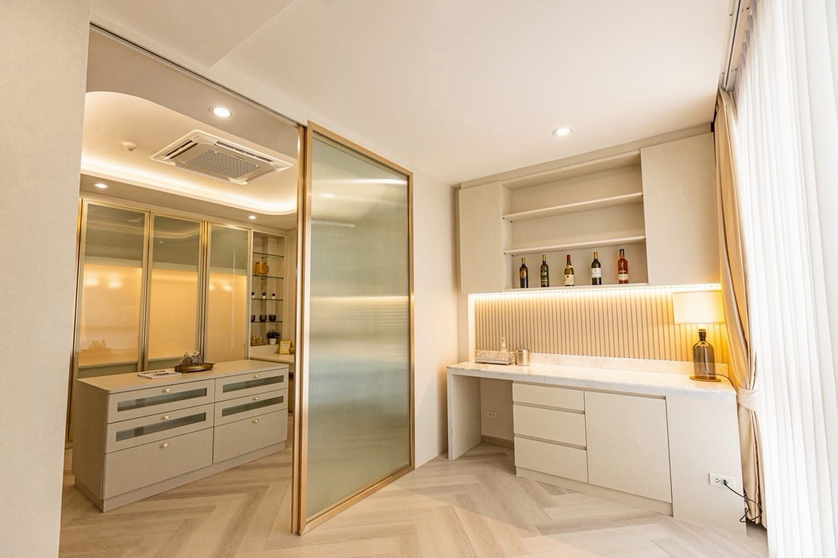 บ้านเกษตร นวมินทร์ ลาดปลาเค้า : พูลวิลล่า 4 ชั้น โครงการ SYMMETRY เกษตร–นวมินทร์  ที่ดิน 45 ตร.ว พื้นที่ใช้สอย 410 ตร.ม พร้อมลิฟต์ส่วนตัว ราคา 29,900,000 บาท หรือเช่า 270,000 บาทต่อเดือน