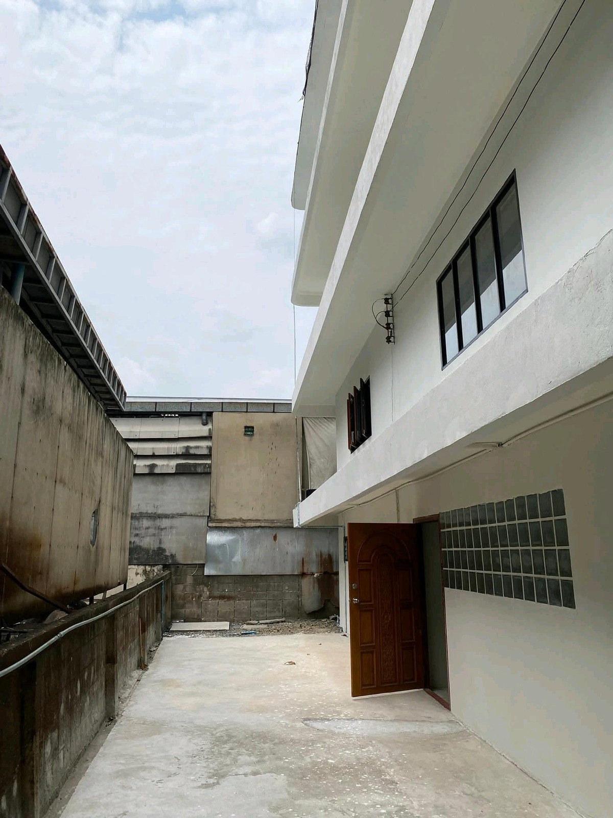 For RentWarehouseBangna, Bearing, Lasalle : Warehouse with office for rent, Bangna Km. 2, near Central Bangna, entire building renovated | Ready to use immediately