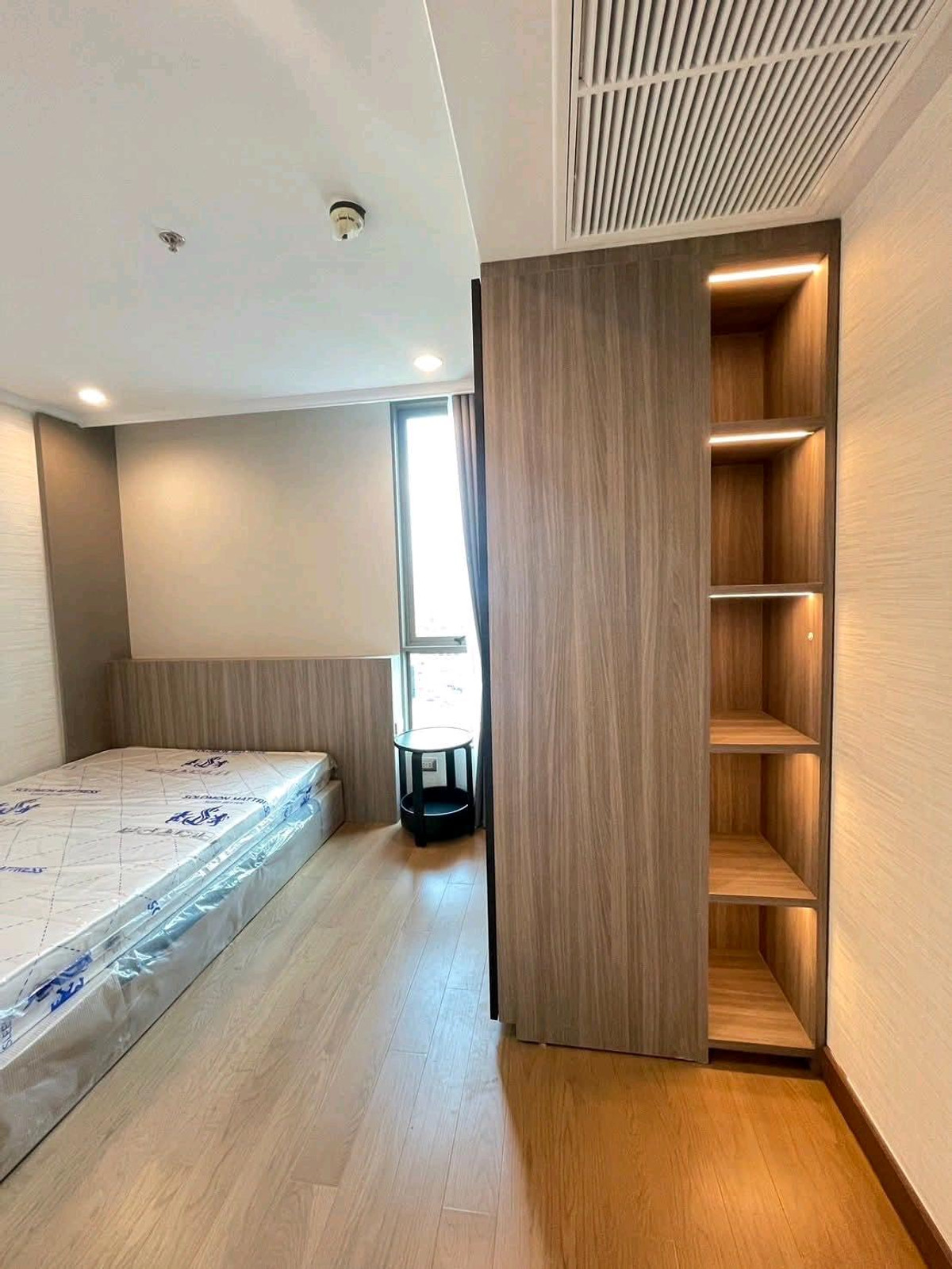 For RentCondoSukhumvit, Asoke, Thonglor : Supalai Oriental Sukhumvit39, new room for rent, nicely decorated and built-in, Soi Sukhumvit 39, near BTS Phrom Phong and MRT Phetchaburi.