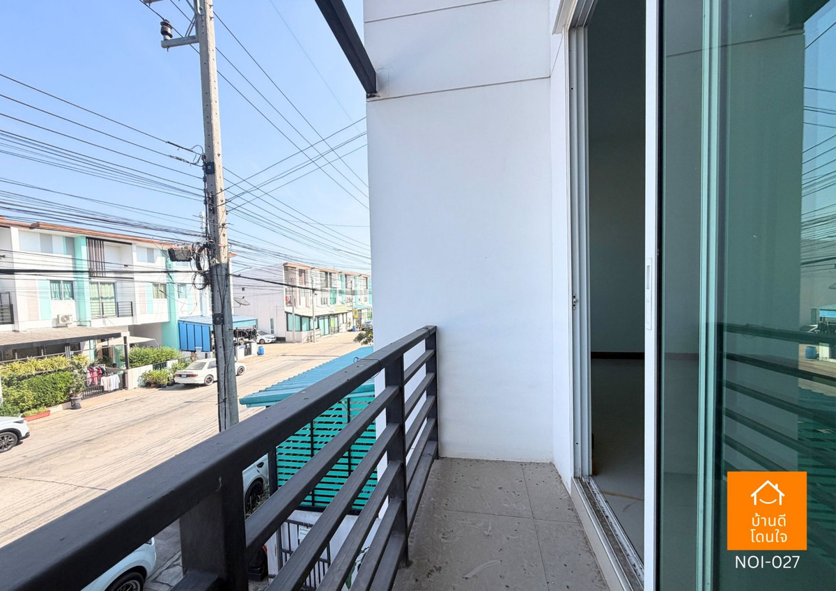 For SaleTownhomeMahachai Samut Sakhon : Selling cheapest! The Money Me Panthawong townhome, 2 floors, 20.3 sq m., 3 bedrooms, 2 bathrooms, next to the main road, beginning of the project, can be traded.