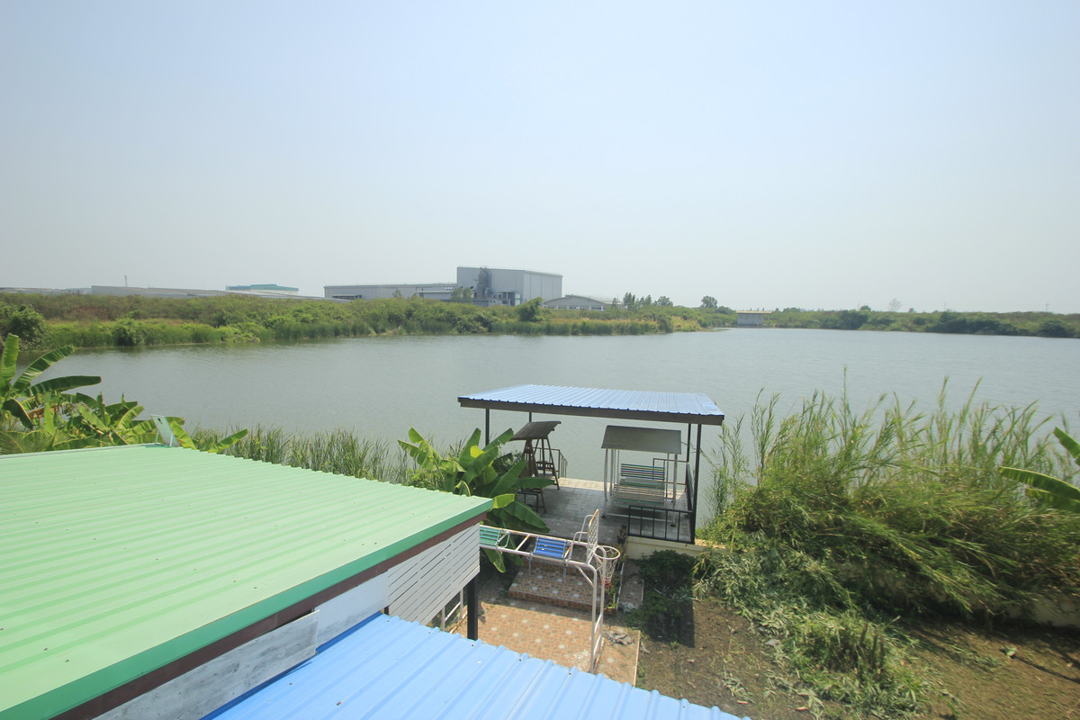 ขายบ้านพระราม 2 บางขุนเทียน : ขายด่วนบ้านเดี่ยวพระราม2 สารินซิตี้ หลังบ้านติดทะเลสาบกว้าง บรรยากาศเป็นส่วนตัวมาก บ้านรุ่นใหญ่ 305.3วา ฮวงจุ้ยบ้านดีรูปที่ดินถุงเงินถุงทอง บ้านกว้างเหมาะครอบครัวใหญ่ พร้อมเรือนรับรอง 2 ชั้นแยกต่างหาก สนามหญ้าหลังบ้านและข้างบ้านเป็นธรรมชาติ