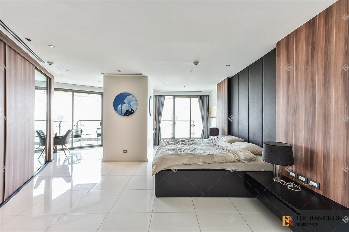 For RentCondoSukhumvit, Asoke, Thonglor :  Spacious Unit at The Lakes 💫 Large Balcony Park View Living 🌳 