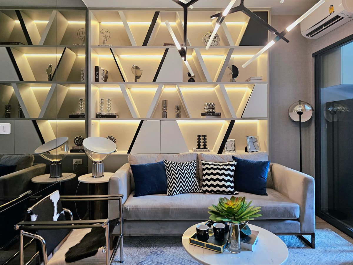 ขายคอนโดพระราม 9 เพชรบุรีตัดใหม่ RCA : 🏢 คอนโด Ideo Rama 9 - Asoke | 1 นอน ใกล้ MRT Rama 9 ราคา 4.59 ล้านบาท 📞: 065-626-5636 (คุณกี้)