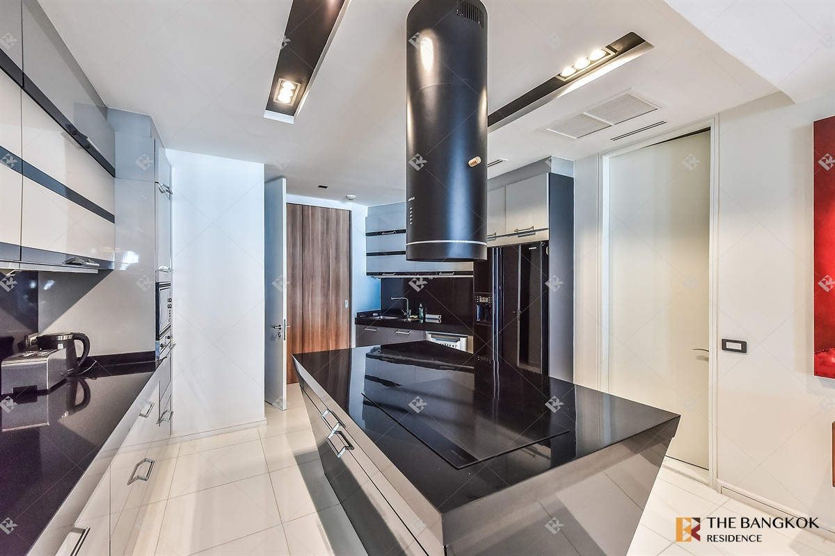 For RentCondoSukhumvit, Asoke, Thonglor :  Spacious Unit at The Lakes 💫 Large Balcony Park View Living 🌳 