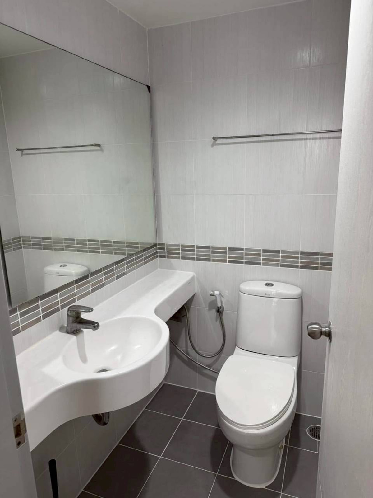 ให้เช่าคอนโดพัฒนาการ ศรีนครินทร์ : ✅ LPNSH405 ✅ Line : @p2nproperty