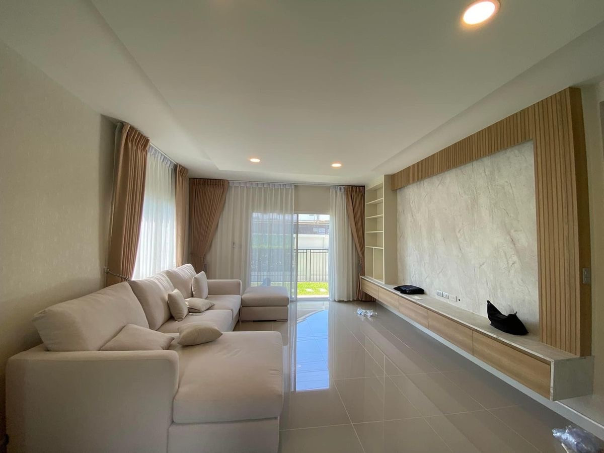 For RentHouseNawamin, Ramindra : Single house for rent, Perfect Place, Ramintra-Wongwaen (Chatu Chot), beautiful built-ins, close to the expressway and Fashion Island mall.