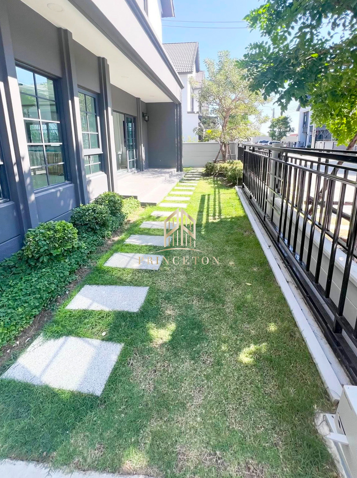 ให้เช่าบ้านบางนา แบริ่ง ลาซาล : ให้เช่าบ้านเดี่ยว 2 ชั้น CENTRO บางนา เฟส 2 📞092-4252445  CENTRO Bangna Phase 2