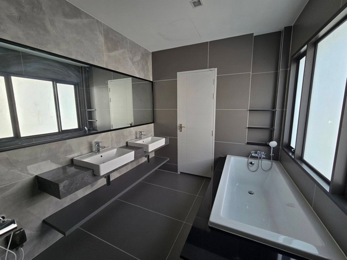 For RentHouseBangna, Bearing, Lasalle : HR3230 Luxury detached house for rent, Bangkok Boulevard Bangna KM.5, new house, 1 year | Corner plot | Fully furnished, ready to move in | Near ICS International School, only 500 m.